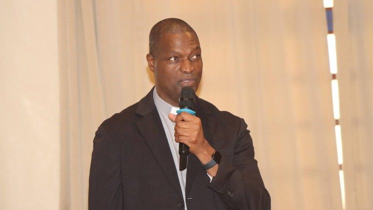 P. Andrew Kaufa - Diretor do Departamento de Comunica&ccedil;&atilde;o - AMECEA