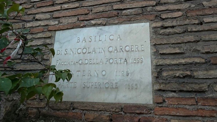 Kościół znajduje się w pobliżu Teatru MArcello.