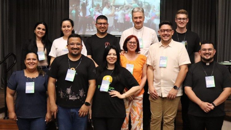 Coordena&ccedil;&atilde;o geral do Regional Sul 3 com jornalista Marcus Dillius (Foto: Pascom Regional Sul 3) 