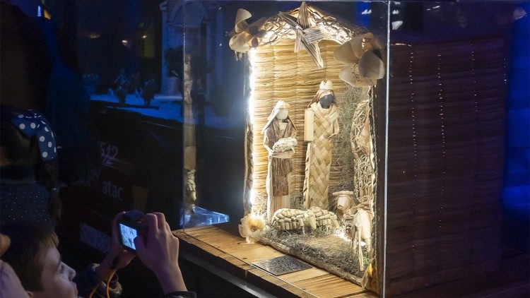 Pres&eacute;pio feito por artes&atilde; brasileira &eacute; exposto no Vaticano. Foto: Solange Souza