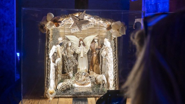 Pres&eacute;pio feito por artes&atilde; brasileira &eacute; exposto no Vaticano. Foto: Solange Souza