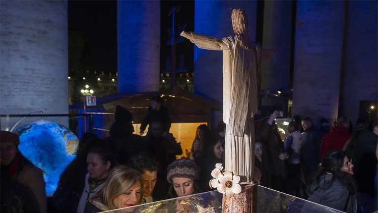 Pres&eacute;pio feito por artes&atilde; brasileira &eacute; exposto no Vaticano. Foto: Solange Souza