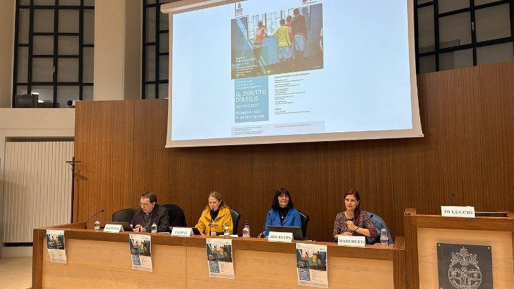 Un momento de la presentaci&oacute;n en el Aula Magna del PUG