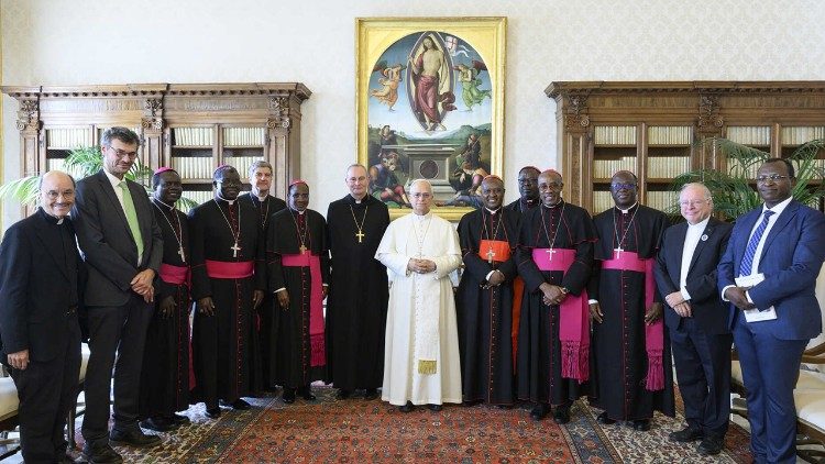 2025.12.09 Le Pape Léon avec les acteurs du Pacte éducatif Africain.