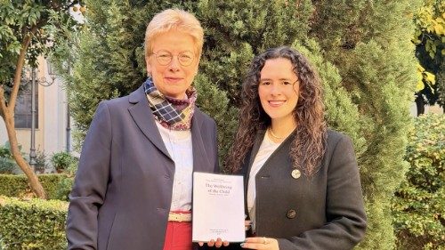 Kirchenrechtlerin legt neues Standardwerk zu Kindeswohl vor