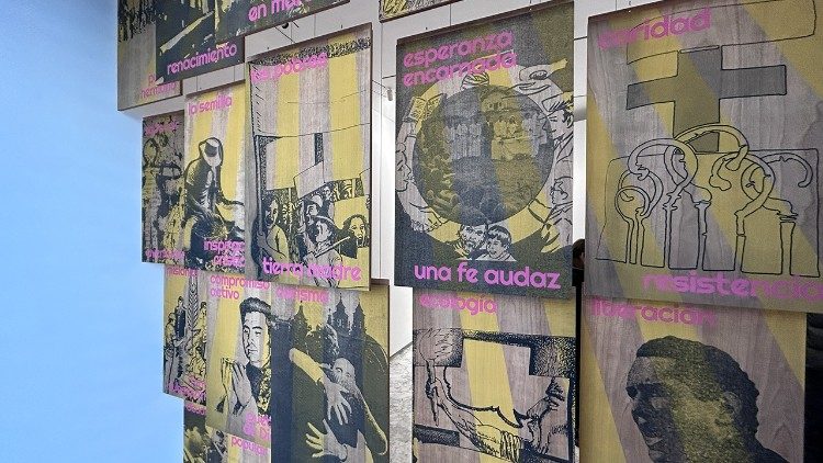 A "Capela da Libertação", a obra do artista brasileiro Jonathas de Andrade, em exposição na Via della Conciliazione, 5