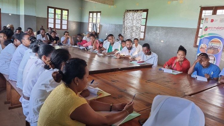 Formazione al personale della Fondation Medicale di Ampasimanjeva sulle manovre ostetriche