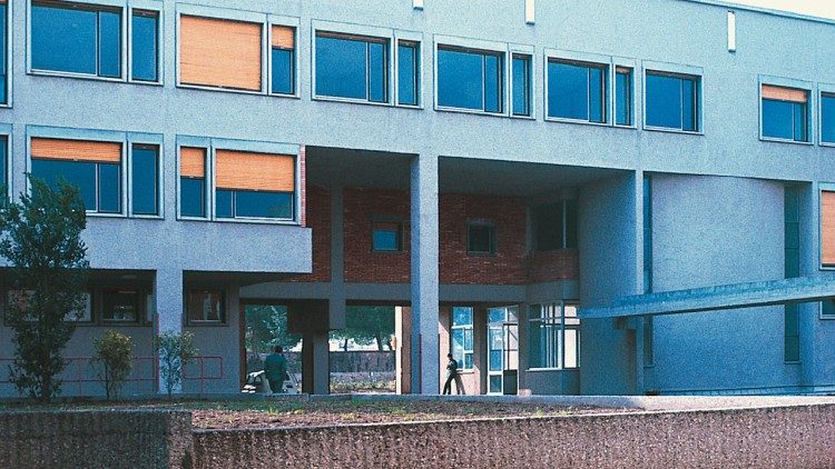 Věznice Rebibbia v Ř&iacute;mě, vstup do zař&iacute;zen&iacute;, ilustračn&iacute; foto