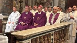 2025.12.11 Dzisiejszą Mszę św. przy grobie św. Jana Pawła II koncelebrowało Prezydium KEP