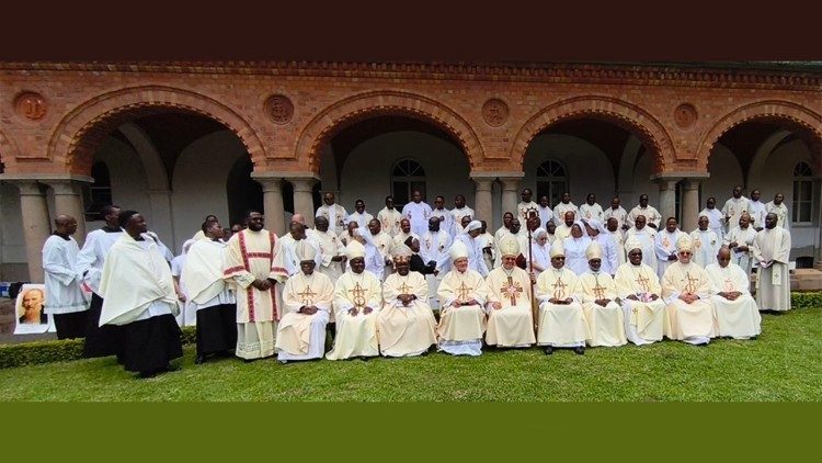 A celebra&ccedil;&atilde;o de mem&oacute;ria e gratid&atilde;o contou com a presen&ccedil;a de prelados, clero, religiosos e fi&eacute;is
