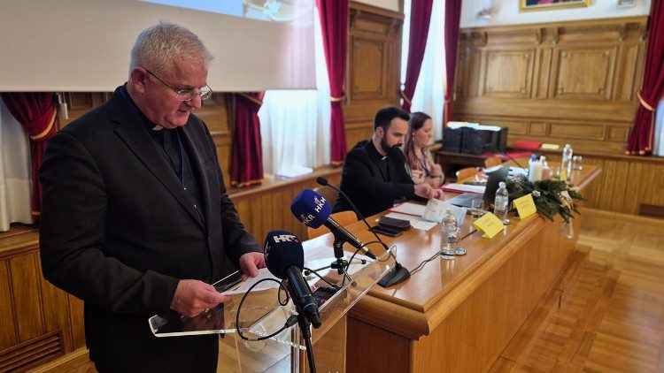 Nadbiskup Mate Uzinić na otvorenju međunarodnog znanstvenog skupa o identitetu katoličkih škola (Riječka nadbiskupija)