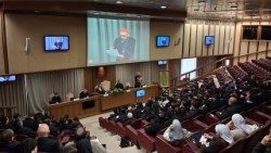 Na Sala Nova do Sínodo, está em andamento a conferência "Maria: Estrela da Evangelização e da missão para a América Latina hoje", para a qual o Papa enviou uma mensagem