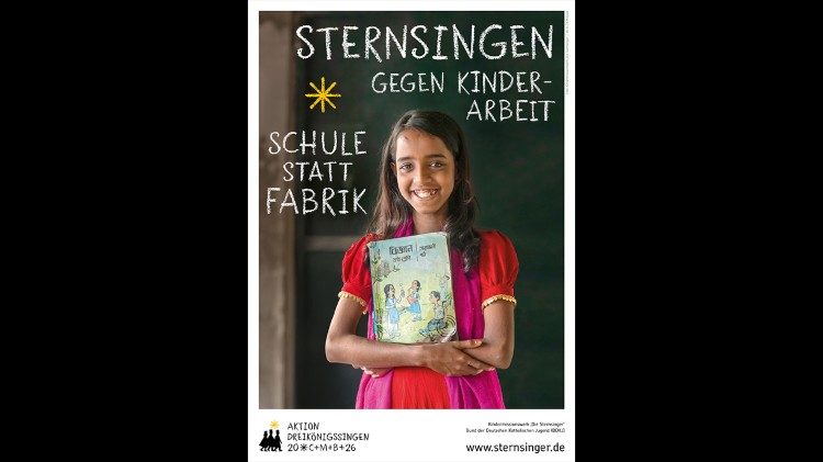  Die Aktion Dreikönigssingen 2026 steht unter dem Motto „Schule statt Fabrik – Sternsingen gegen Kinderarbeit“. Auf dem Plakat ist die zwölfjährige Nour aus Bangladesch zu sehen