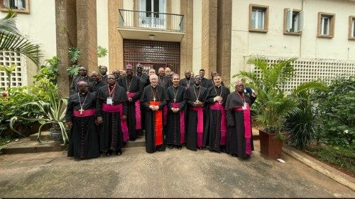 Bispos de Moçambique juntamente com o Cardeal Pietro Parolin, que visitou o país recentemente