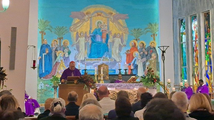 El cardenal Parolin celebra la santa misa en el Instituto Dermatológico de la Inmaculada en Roma el martes 16 de diciembre de 2025