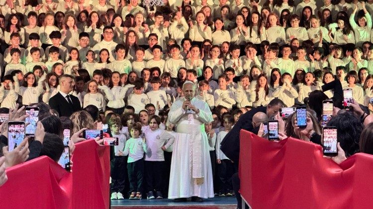 Le Pape s'est rendu dans l'école pontificale Paul VI à Castel Gandolfo, où il a assisté à un concert de Noël, ce mardi 16 décembre 2025.