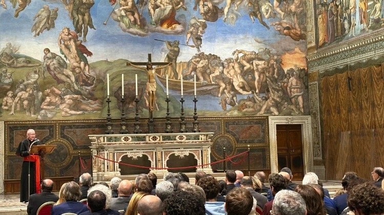 Il cardinale Pietro Parolin, segretario di Stato, durante l'incontro in Sistina con i parlamentari cattolici italiani in vista del Natale