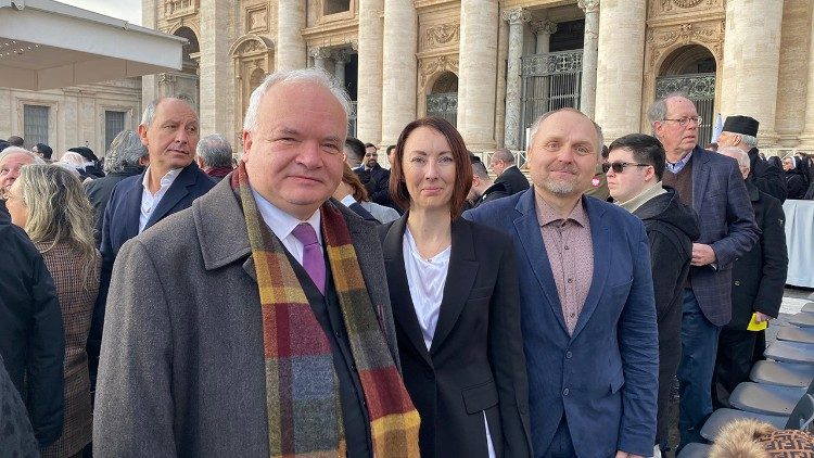 Velvyslanec při Svatém stolci Pavel Svoboda doprovází donátory