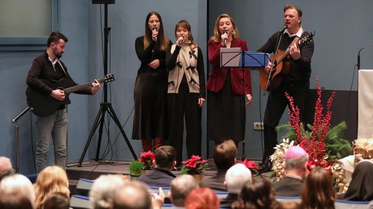 Predbožićno druženje animirali članovi molitvenih zajednica "Nanovo rođeni" i "Sluge  beskorisne" (TUZGN)