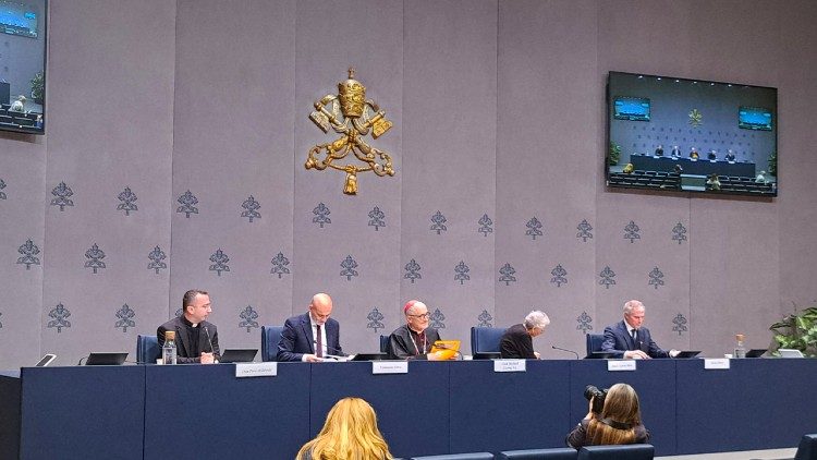 La conferenza stampa di presentazione del messaggio del Papa per la Giornata Mondiale della Pace