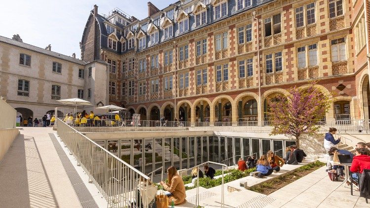 Im fr&uuml;heren Kloster von Bruder Lorenz in Paris ist heute das Institut Catholique untergebracht