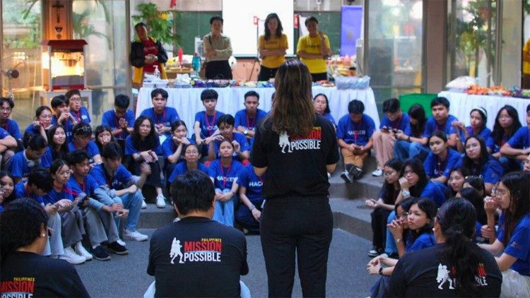 Coaches lead students to craft their pitch ideas at MISSION POSSIBLE Philippines hackathon, October 2025