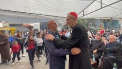 El cardenal Pizzaballa visita la parroquia Sagrada Familia en Gaza, el 19 de diciembre de 2025