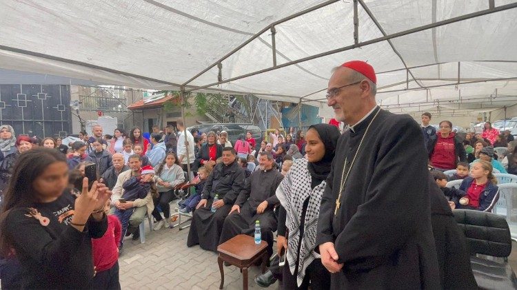  Visita del cardenal Pizzaballa a la parroquia de la Sagrada Familia en Gaza