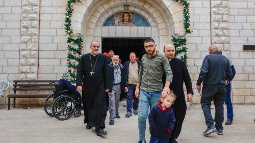 Patriarcha Jerozolimy: świat sławi siłę, B&oacute;g staje się Dzieckiem