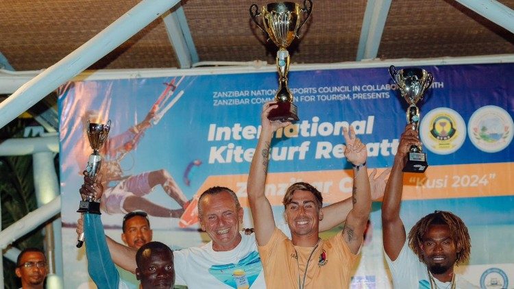 Washindi wa kimataifa wa Kitesurfing wa Zanzibar Cup