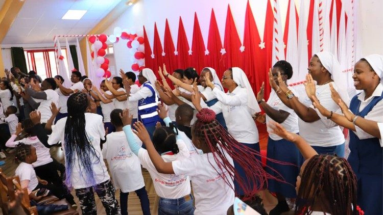 Algumas Filhas de S&atilde;o Paulo com jovens e adolescentes no festival liter&aacute;rio