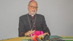 Dom Claudio Dalla Zuanna, em conferência de imprensa