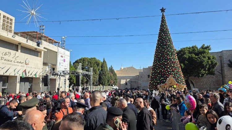 The Christmas tree in Bethlehem and the arrival of Cardinal Pizzaballa