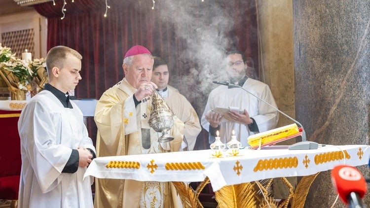 Nadbiskup Zdenko Križić na Božić u  katedrali sv. Dujma (Foto: TUSMN)