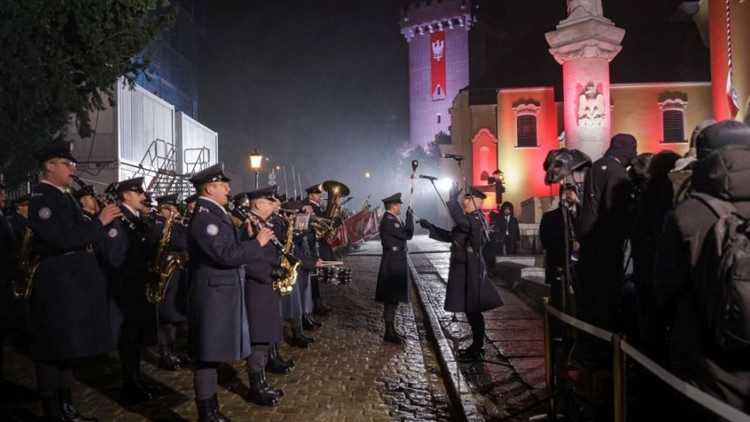 Po południu odbyły się centralne uroczystości państwowe przy pomniku 15. Pułku Ułan&oacute;w Poznańskich. (Archidiecezja Poznańska)