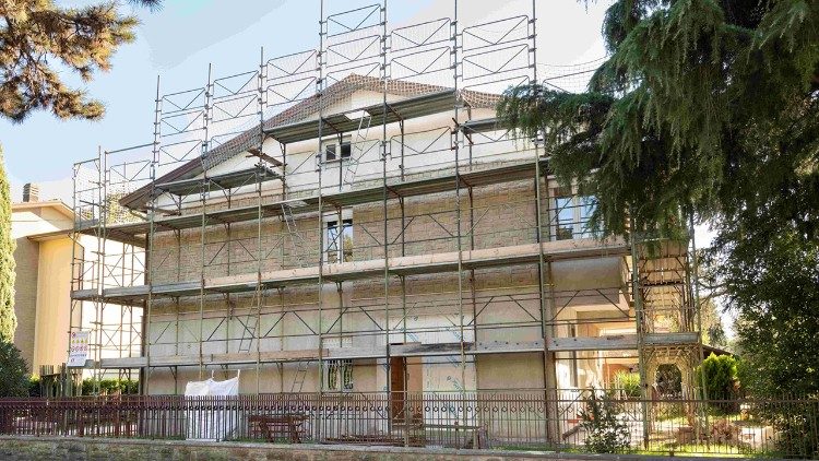 I lavori in corso nel villino di Bastia Umbra