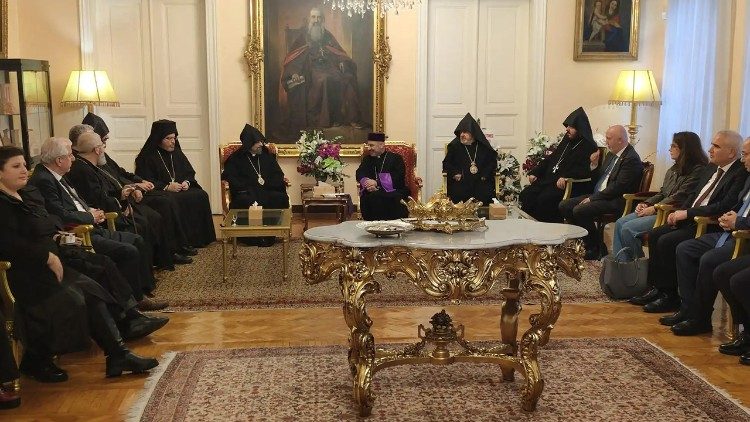 2025.12.29 istanbul: Patriarca Sahak II visita le chiese cattoliche in occasione della festa dei Natale