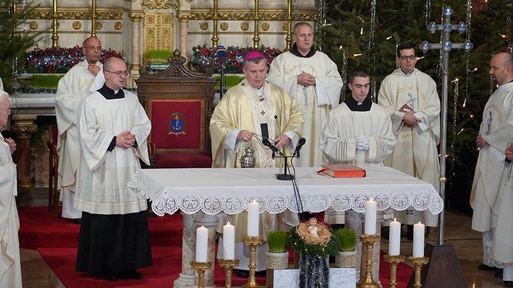 Nadbiskup Tomo Vukšić predslavi svečano euharistijsko slavlje u prvostolnici Presvetog Srca Isusova  (Izvor: Katolički tjednik)
