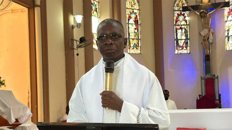 Padre S&iacute;lvio Anovo, recentemente nomeado Vig&aacute;rio Geral da Arquidiocese da Beira