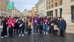 Group-of-Youth-Ambassadors-prepare-to-process-down-Via-Conciliazione-as-Jubilee-Pilgrims-o.jpg