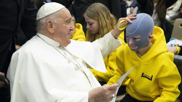 Im Dezember 2023 trug Roman noch eine Schutzmaske