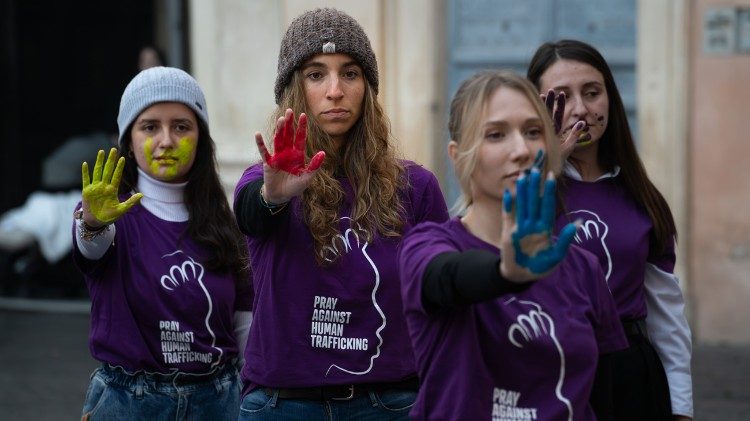 O flash-mob na Praça de Santa Maria em Trastevere, em Roma