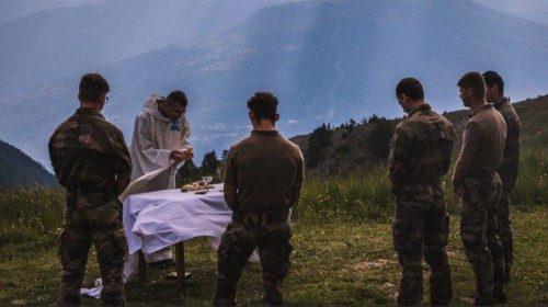 Галоўны капелан Францыі пра духоўную падтрымку арміі