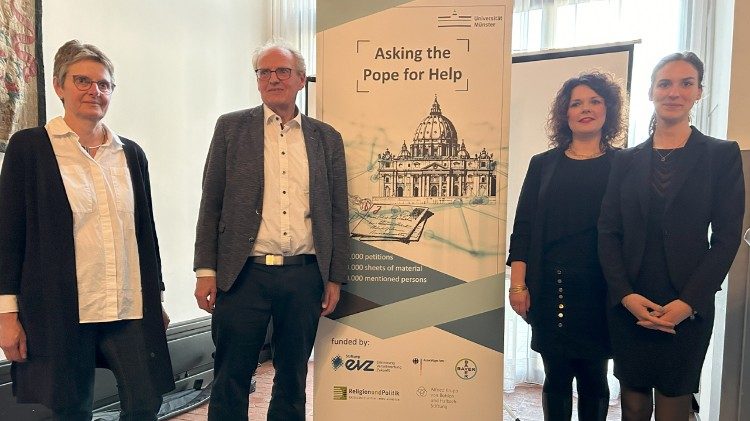 L to R: Dr. Barbara Schüler, Prof. Hubert Wolf, Dr. Elisabeth-Marie Richter and Jana Haack, press conference on the research project “Asking the Pope for Help”, German Embassy to the Holy See, 3.2.2025 (© Stefanie Stahlhofen - Radio Vatican/Vatican News)