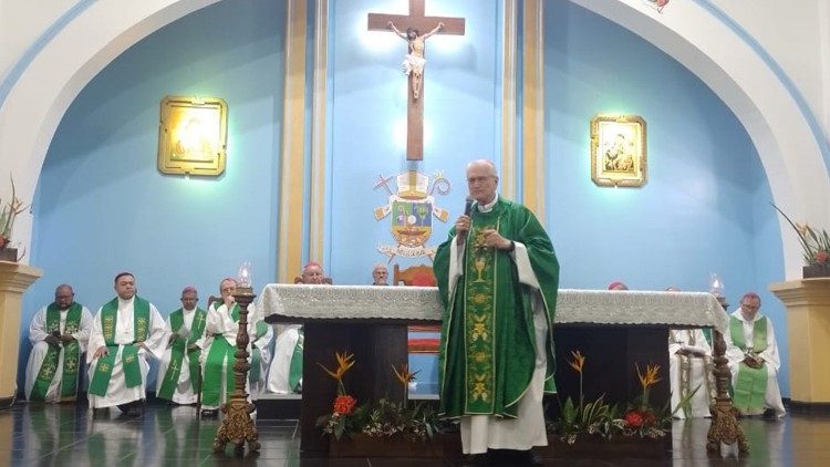 Missa presidida pelo cardeal Leonardo Ulrich Steiner