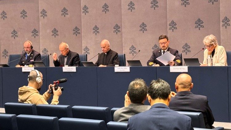 Nella Sala Stampa della Santa Sede la conferenza di presentazione del Giubileo delle forze armate, di polizia e di sicurezza