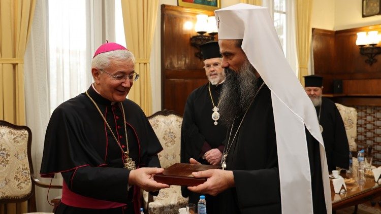 Среща между Негово Светейшество патриарх Даниил и монсеньор Суриани