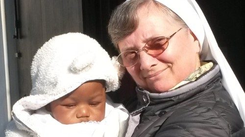 Tratta degli esseri umani, l'Usmi: tanti "granelli di sabbia" possono fermarla