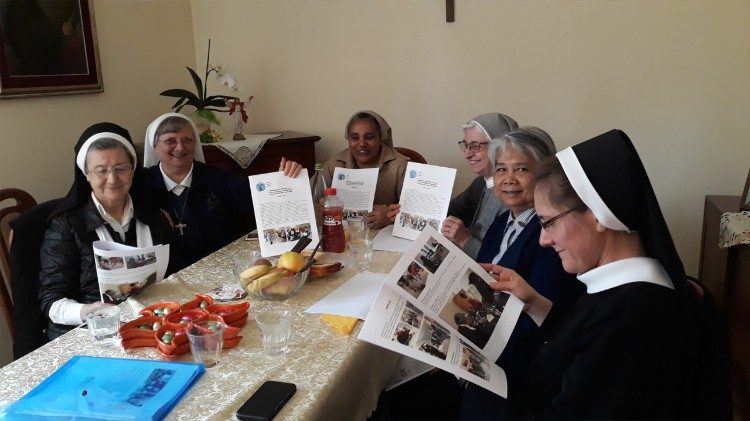 Algunas hermanas de la comunidad «Últimos» de Roma