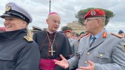 Bischof Franz-Josef Overbeck (Mitte)